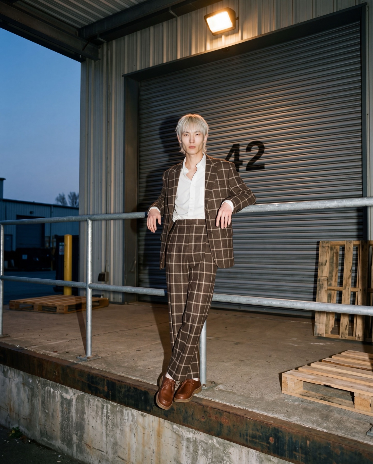 Editorial look — crouch point